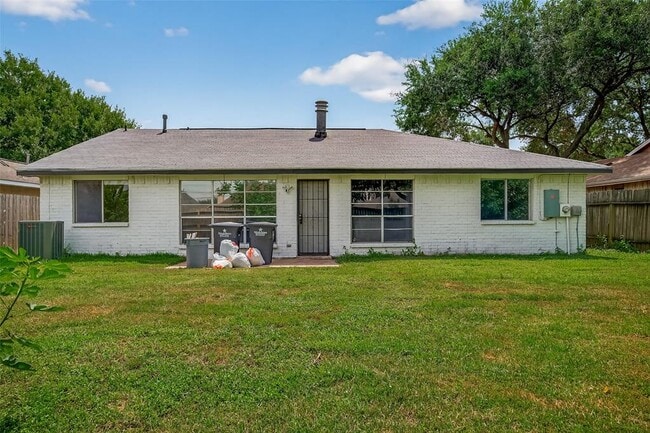Building Photo - 10606 Forest Leaf Dr