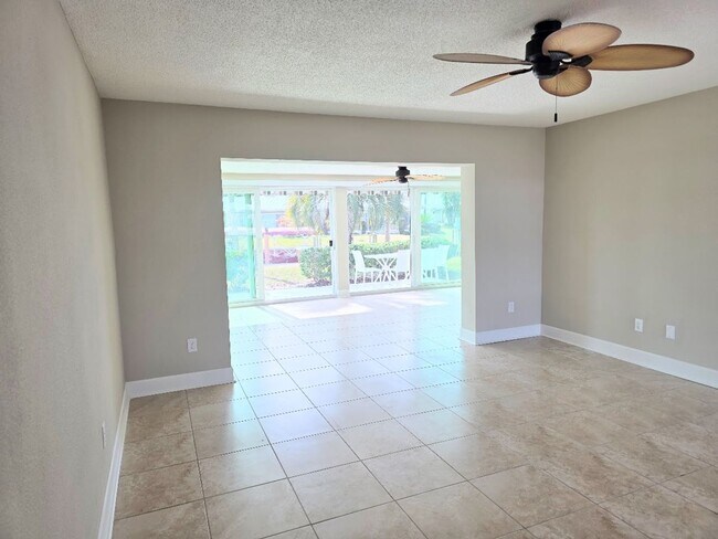 Building Photo - Beautiful 2-bedroom, 2-bath waterfront villa