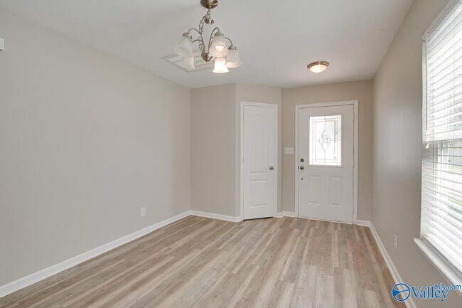 Building Photo - 128 Farmington Dr