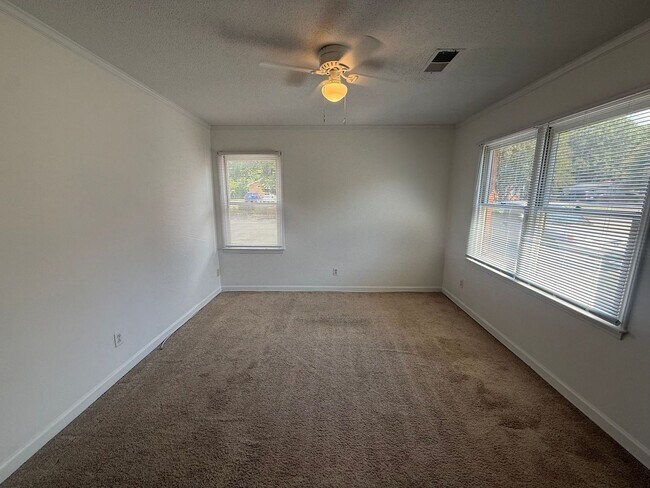 Building Photo - 1110 Chandler Dr
