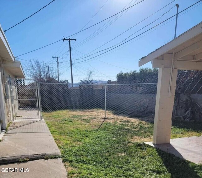 Building Photo - 10321 Preston Dr