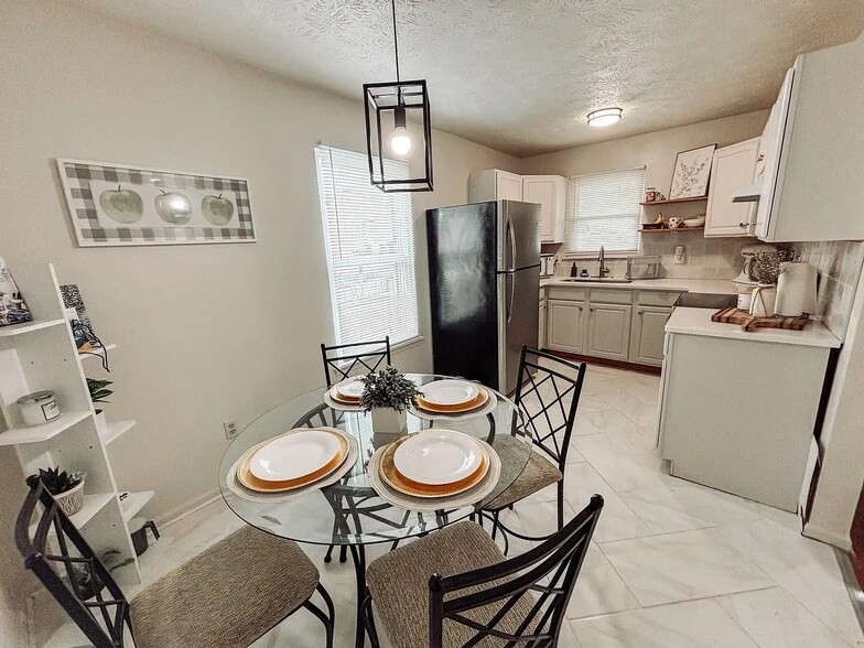 Building Photo - 1209 Mount Rushmore Way