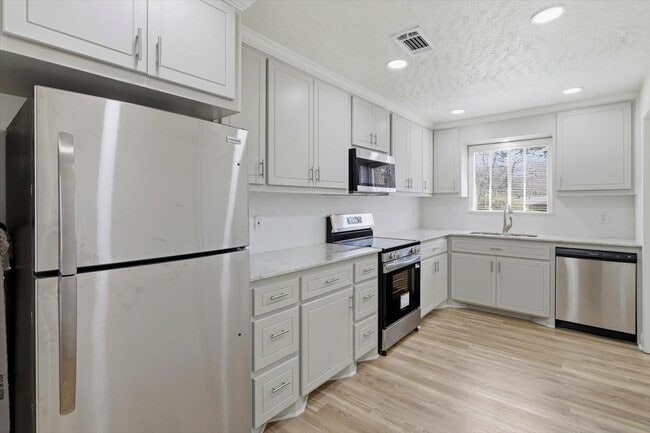 Building Photo - 126 Joanie St