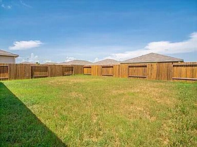 Building Photo - 976 Lake View Cir W