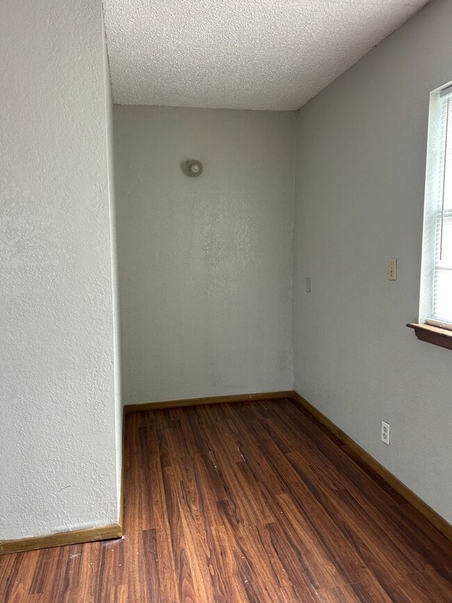 Building Photo - 2 story home