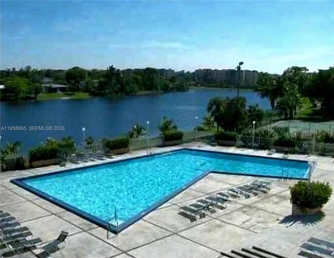 Building Photo - 14221 N Kendall Dr