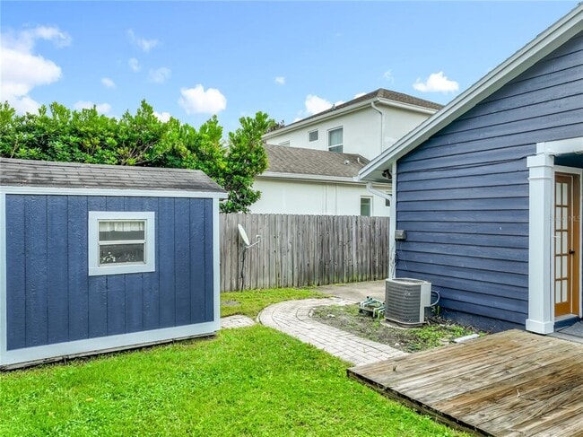 Building Photo - 1681 Walnut Ave