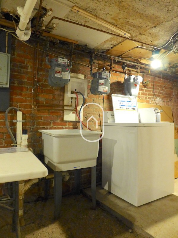 Building Photo - 19 Perry St