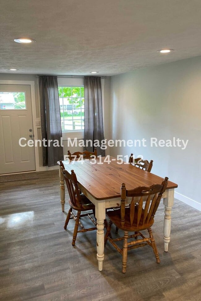 Building Photo - Updated 3 bedroom 1.5 bath home close to Notre Dame