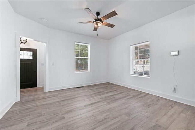 Building Photo - 1035 Astor Ave SW