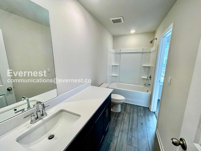 Building Photo - 322 Timberland Ave