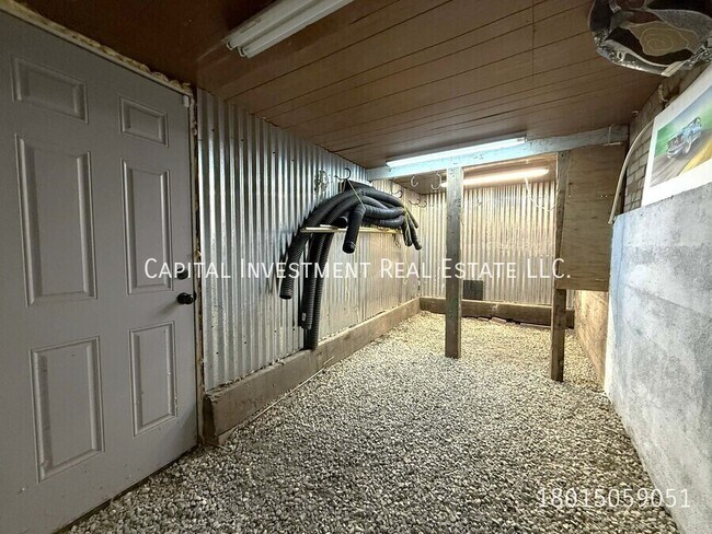 Building Photo - 1386 S 900 W