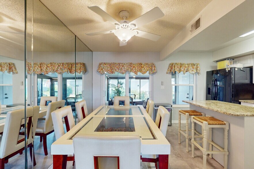 Building Photo - 65 Marco Villas E