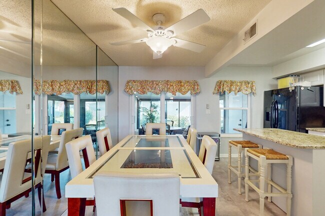 Building Photo - 65 Marco Villas E