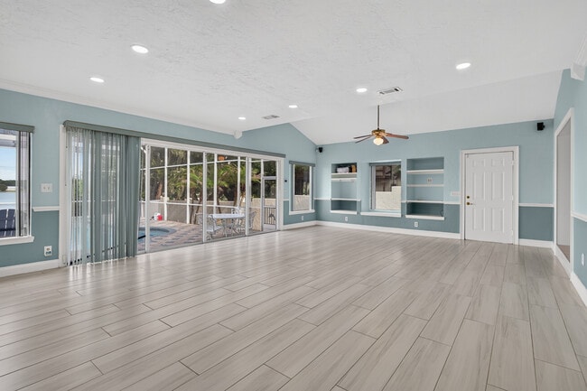 Building Photo - 414 Somerset Dr