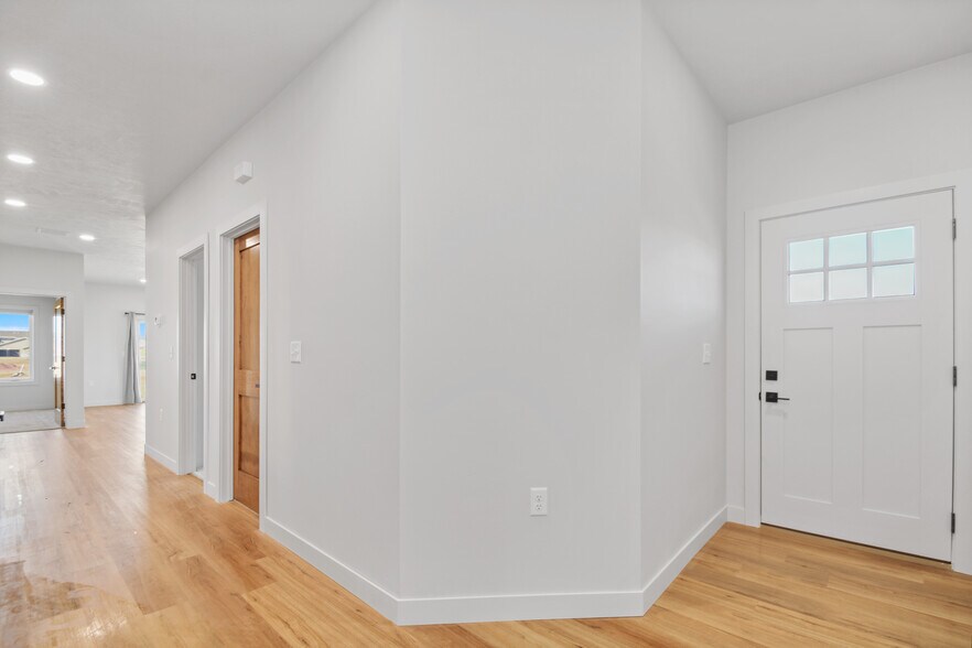 Building Photo - 622 W Matthew Trl