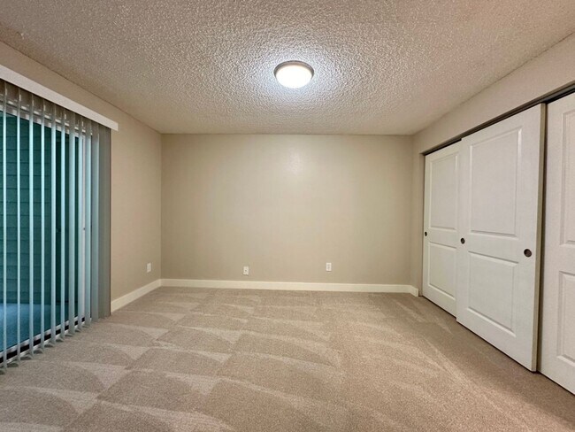 Building Photo - 2Bd/2Ba Bellevue Condo