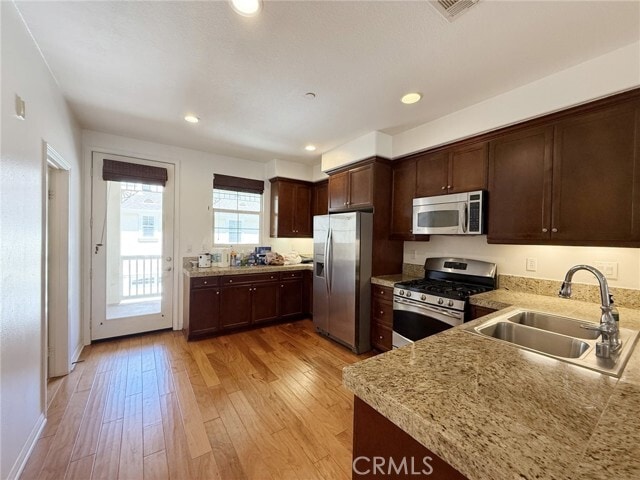Building Photo - 424 Silk Tree