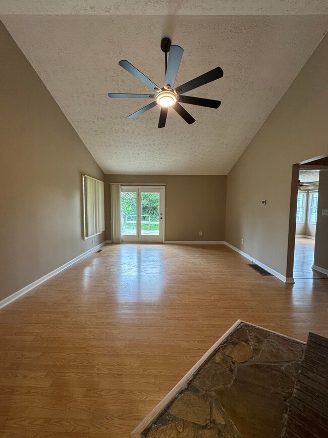 Building Photo - 500 Orchard Dr