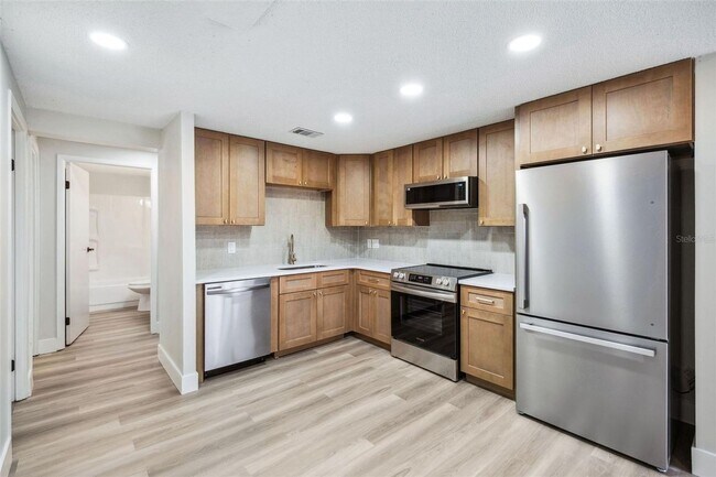 Building Photo - FOR RENT!!! FULLY REMODELED 3 BEDROOM 2 BATH HOME IN DAYTONA...