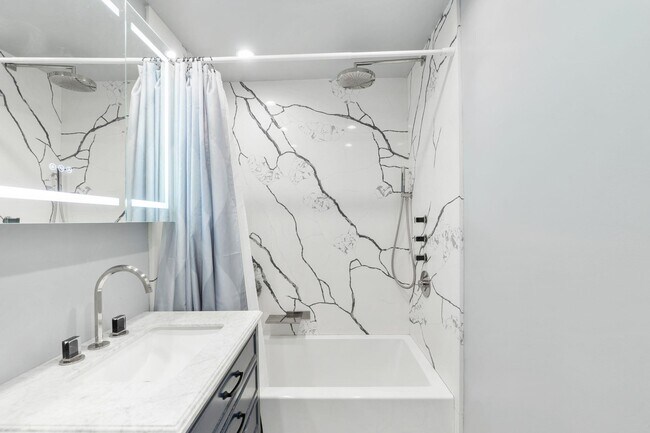 Building Photo - 603 1st St