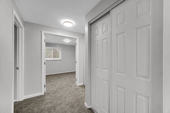 Building Photo - 451 Yorkshire Sq