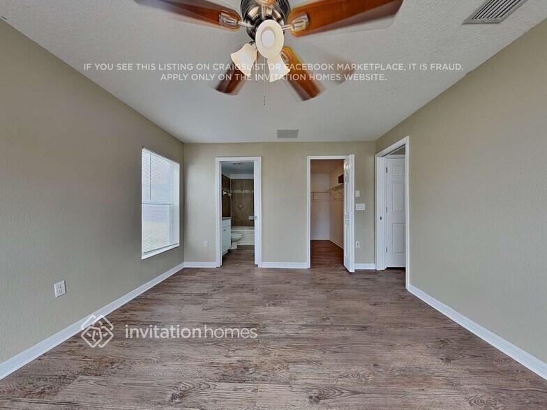 Building Photo - 2458 Hamlet Cir