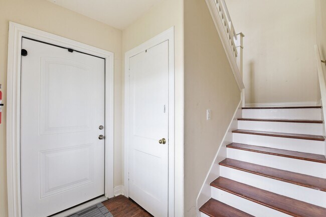 Building Photo - 2513 Shakespeare St