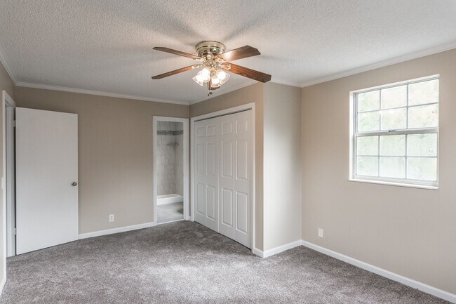 Building Photo - 5216 Roxborough Dr