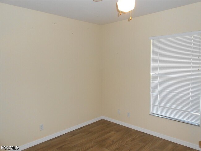 Building Photo - 1221 Belair St E