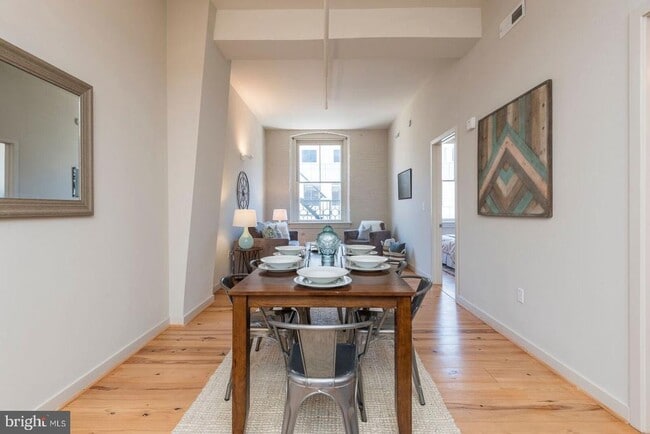 Building Photo - 1200 Walnut St