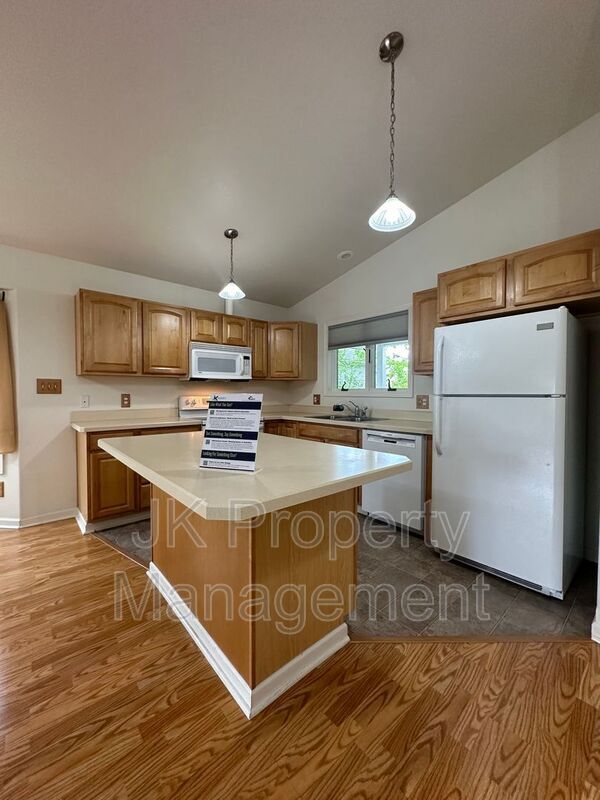 Building Photo - 3209 Wild Rose Ln
