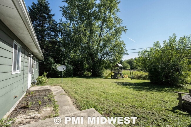 Building Photo - "Charming 3-Bedroom Home with 1451 Sq Ft of Comfort in Indianapolis!"