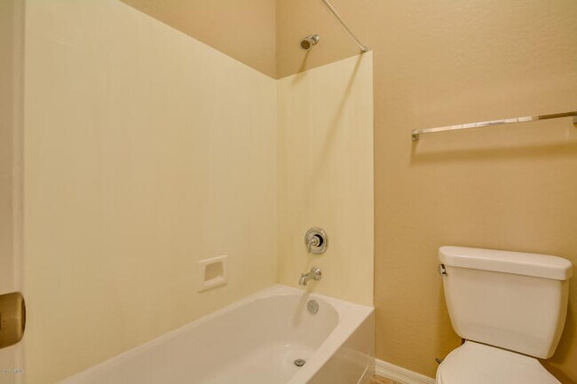 Building Photo - 3 Bedroom - 2 Bath plus Den - 2224 Sq. Ft....