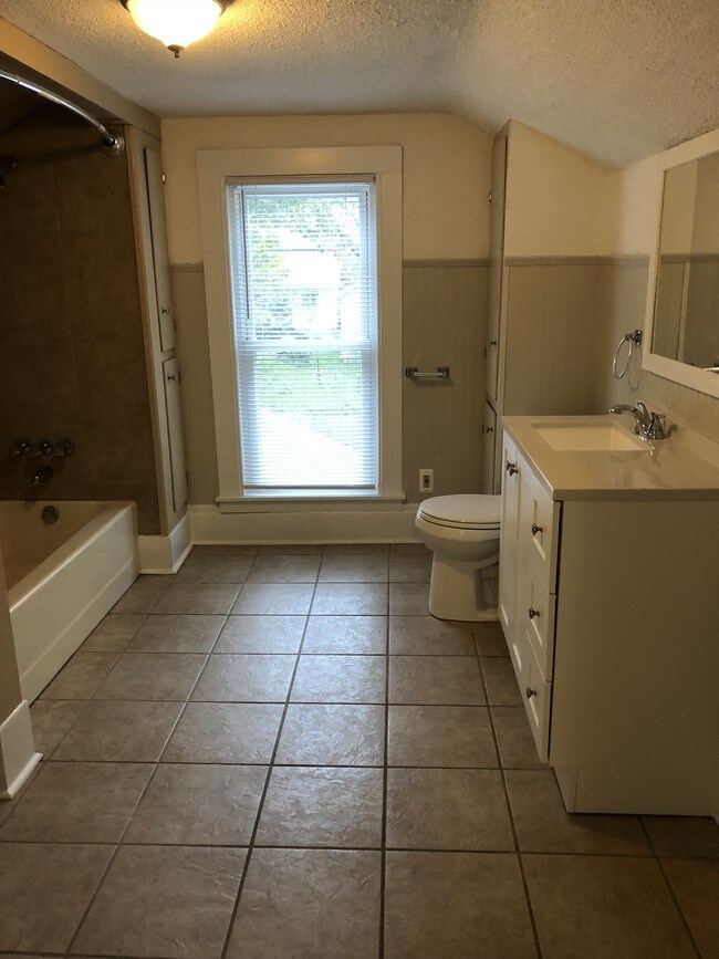 Second Floor Full Bath - 820 Hall St