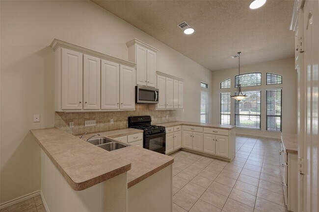 Building Photo - 12460 Lyra Dr