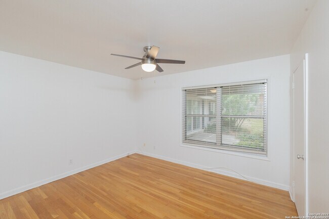 Building Photo - 103 Oakhurst Pl