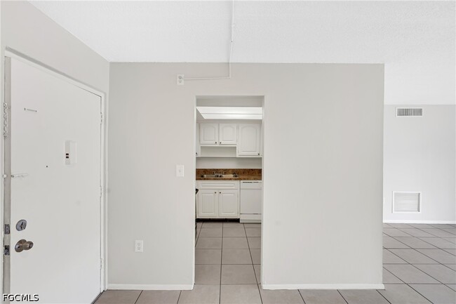 Building Photo - 1830 Maravilla Ave