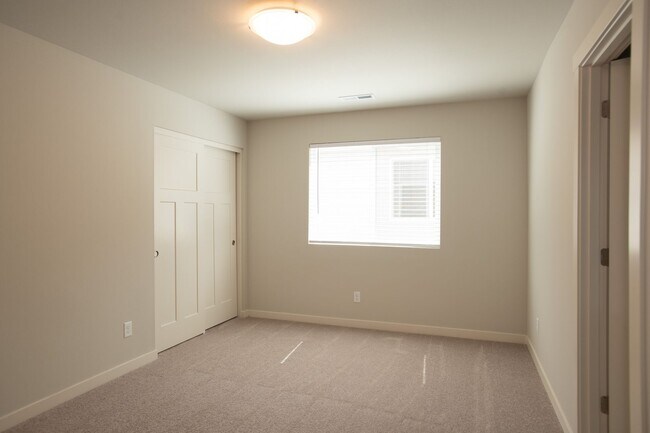Building Photo - Spacious Brand New 4 Bedroom Home!