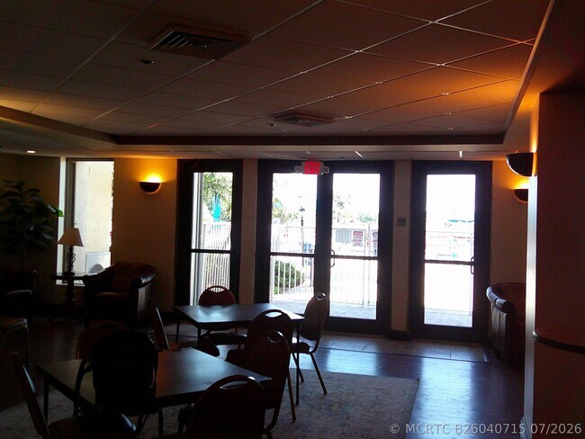 Building Photo - 9420 Poinciana Pl