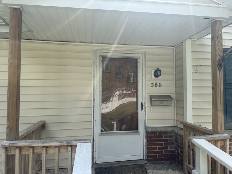 Building Photo - 368 Darbyshire Dr