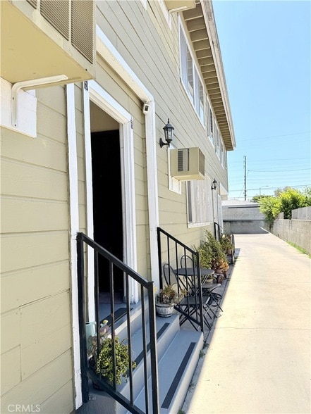 Building Photo - 3250 Andrita St