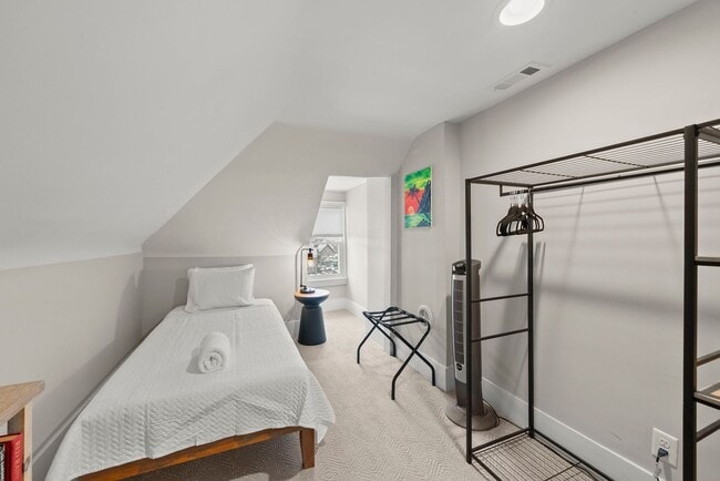 Building Photo - Executive Furnished Rental in Olde Towne East