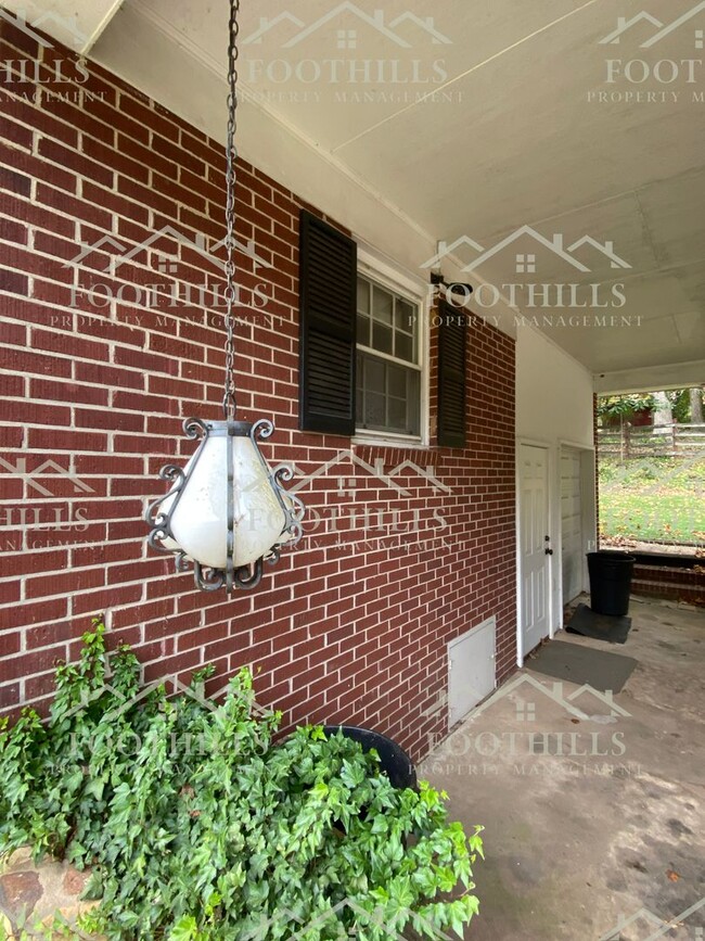 Building Photo - Inviting 3-Bedroom Home in Downtown Anderson