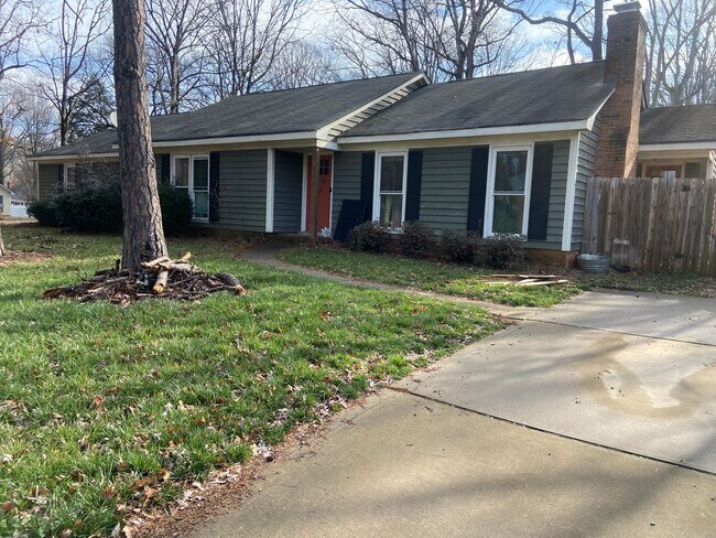 Primary Photo - Lovely Two Bedroom in Charlotte!