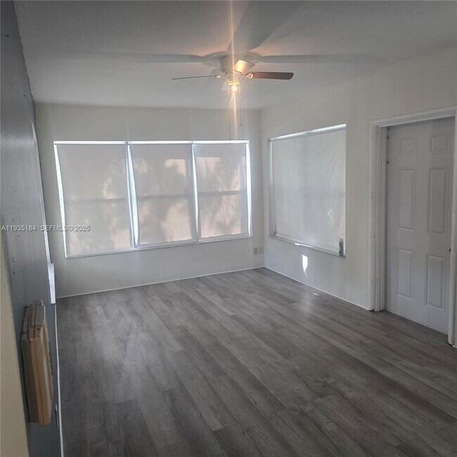 Building Photo - 108 SE 10th Ave