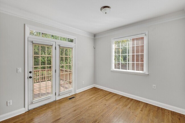 Building Photo - 1240 Dunwoody Cove