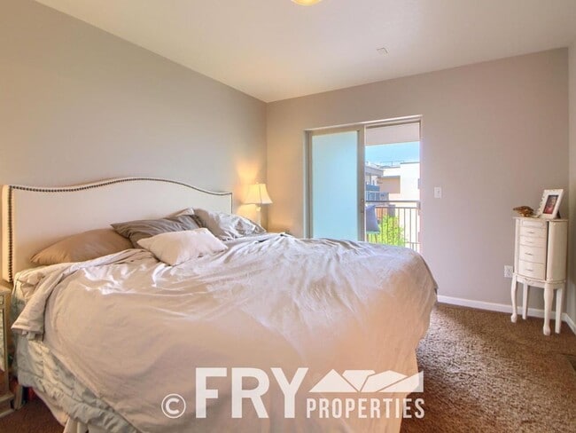 Building Photo - Multi-Level Townhome in the Heart of Belmar