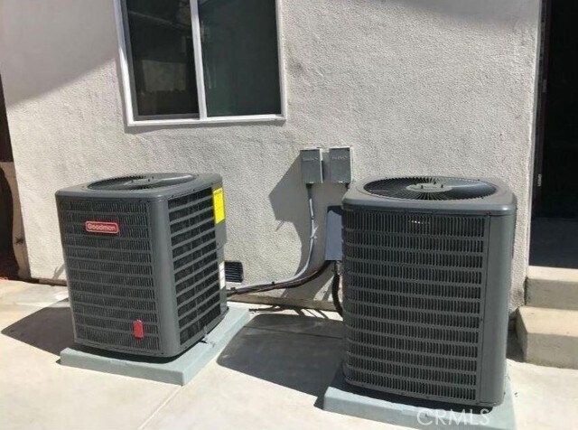 Building Photo - 1627 E 88th St