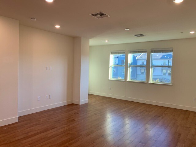 Building Photo - 3059 Threecastles Wy